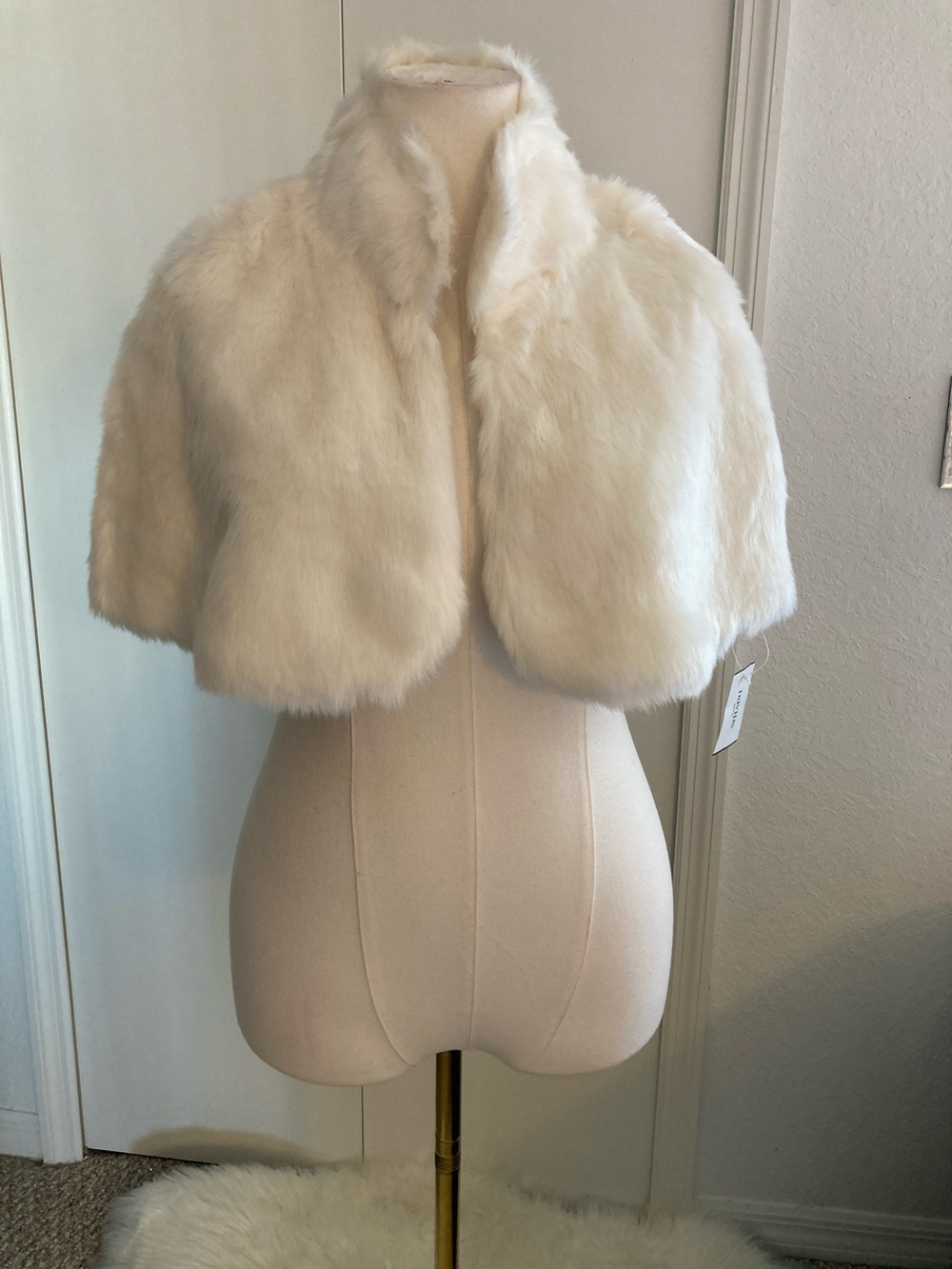 David's Bridal Cream Faux Fur Bolero Jacket